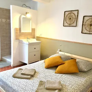 https://lescapade-lorgues.fr-provencehotel.com
